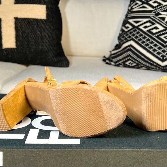 Women’s Candy Platform Heel Beige Suede Sandal Size 7 - Picture 4 of 9